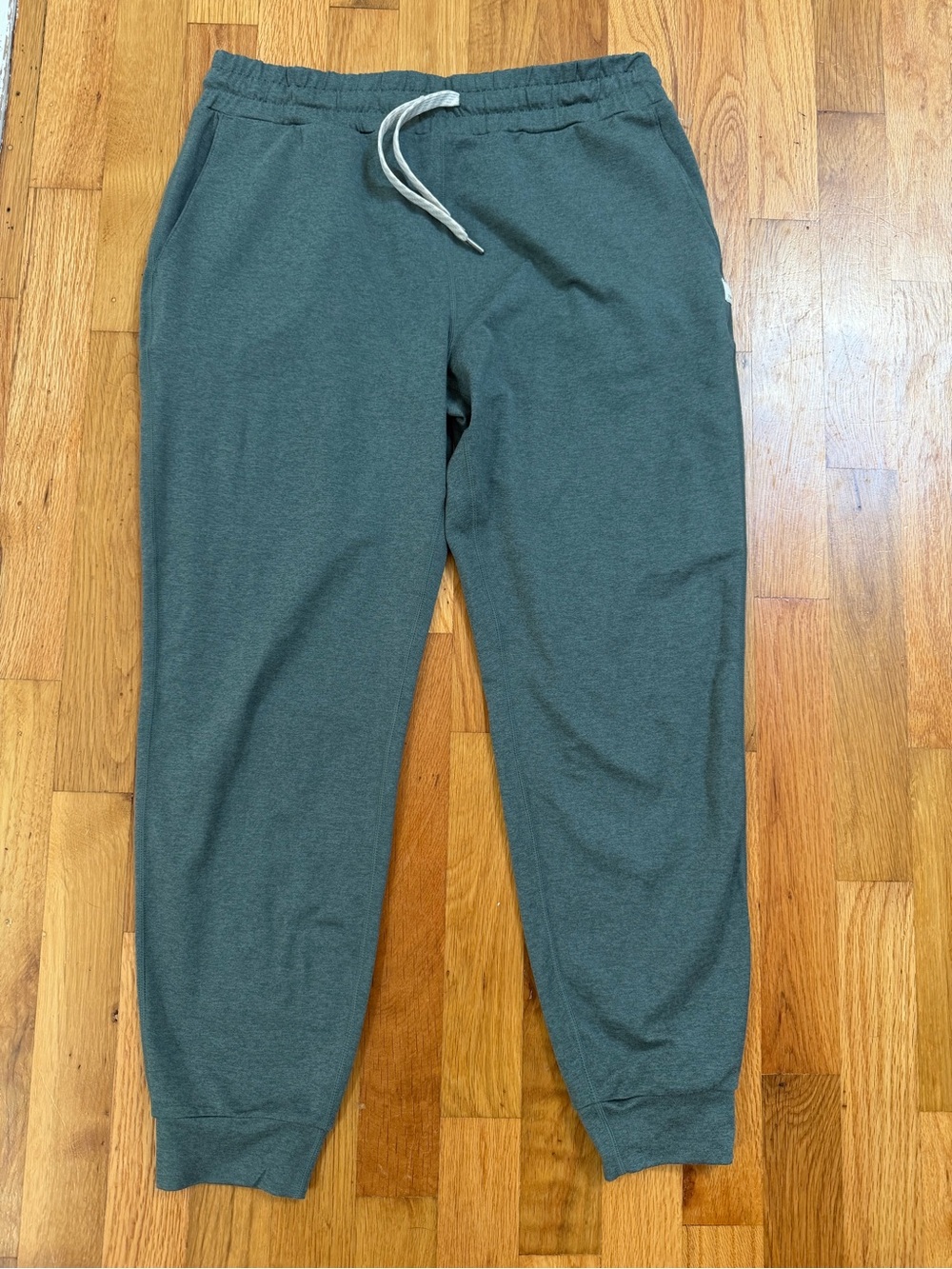 Vuori Jogger Sweatpants in Marsh Heather Small